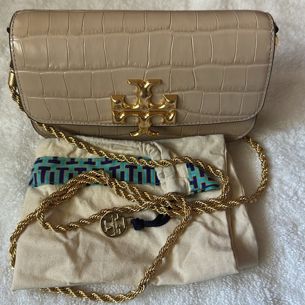 Tory Burch Beige Croc-Embossed Crossbody Bag with Gold Chain - Picture 15 of 15